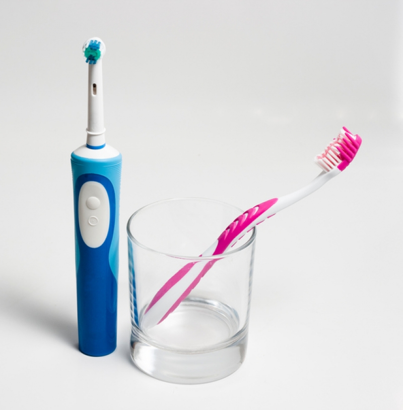 Benefits of Using an Electric Toothbrush vs. a Manual Toothbrush